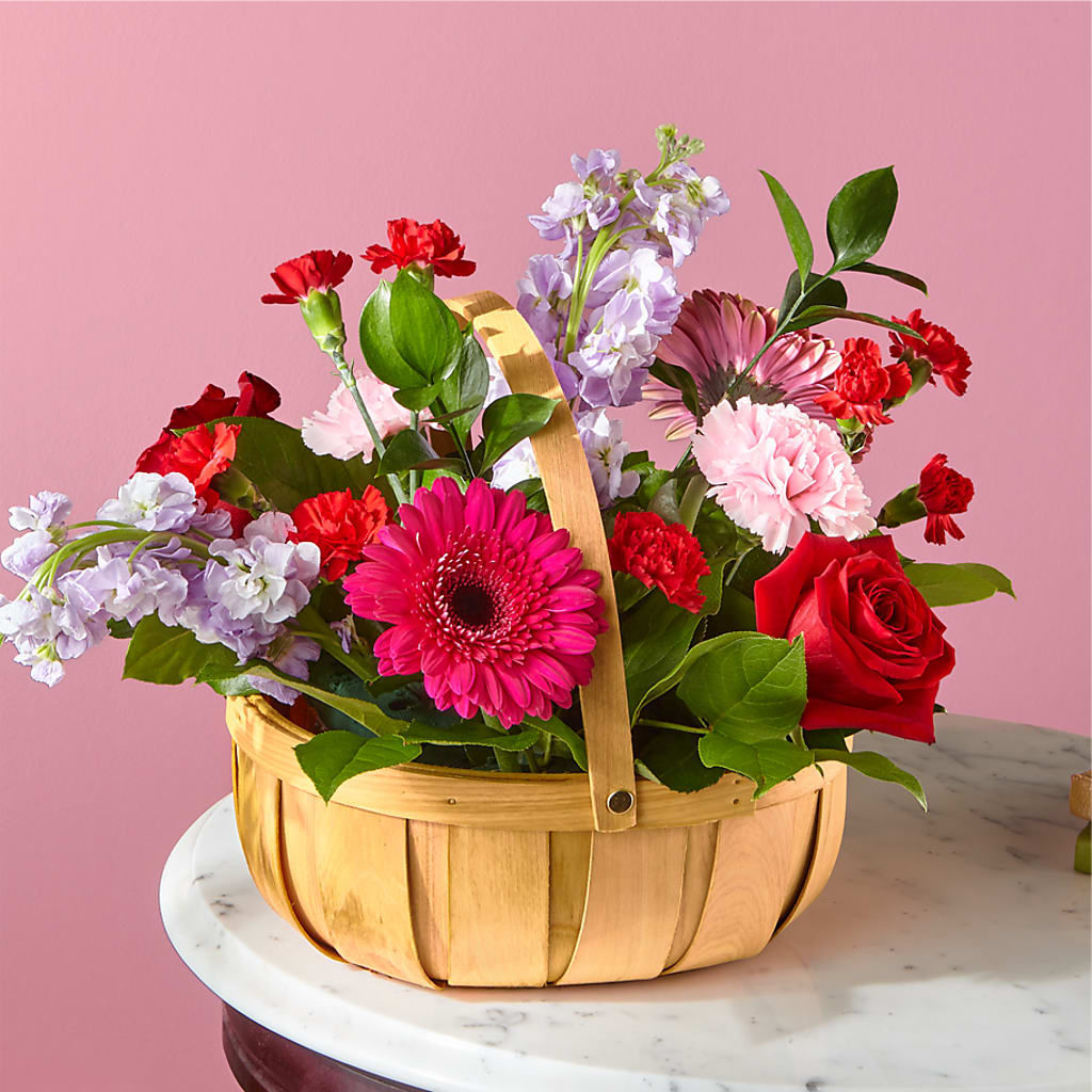 Pink Picnic Basket – BAYSORE'S FLOWER SHOP LLC, Mason OH