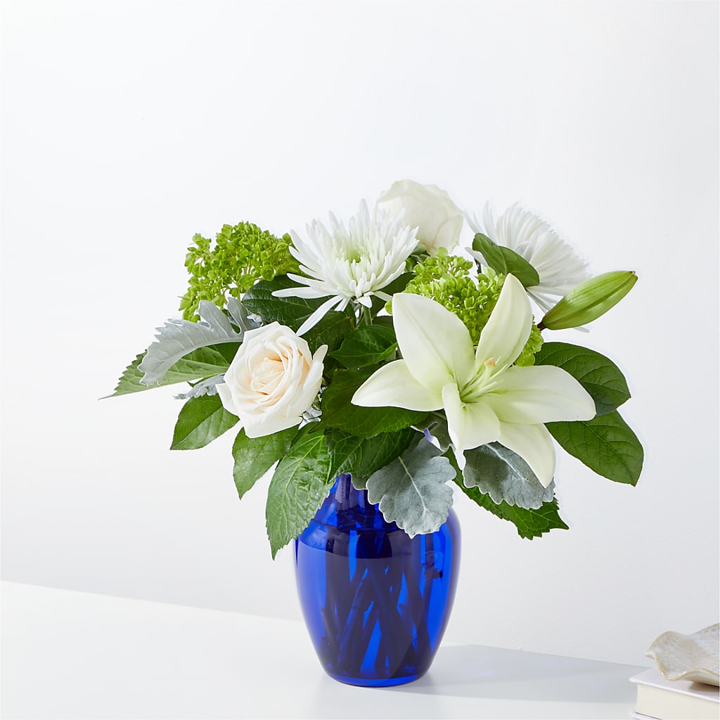 Snowy Dreams Bouquet – BAYSORE'S FLOWER SHOP LLC, Mason OH