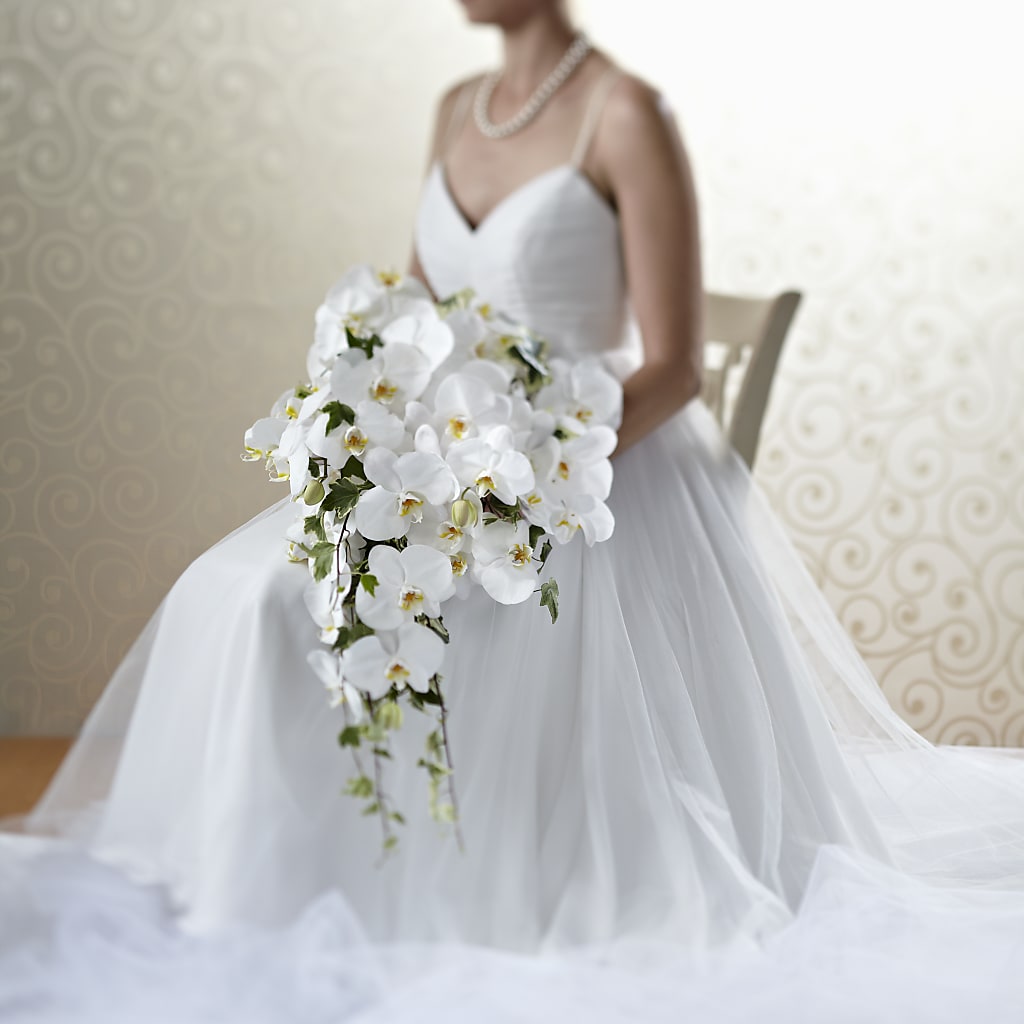 Classic White Bouquet – BAYSORE'S FLOWER SHOP LLC, Mason OH