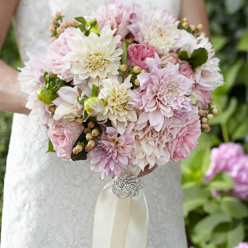 Heart's Promise Bouquet – BAYSORE'S FLOWER SHOP LLC, Mason OH