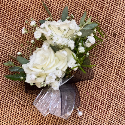 Mini Carnation Boutonniere – BAYSORE'S FLOWER SHOP LLC, Mason OH