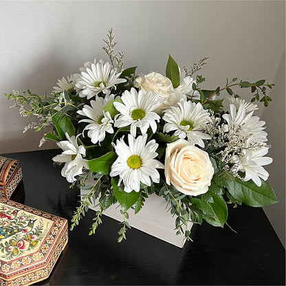 Fresh Linen Box Bouquet – BAYSORE'S FLOWER SHOP LLC, Mason OH