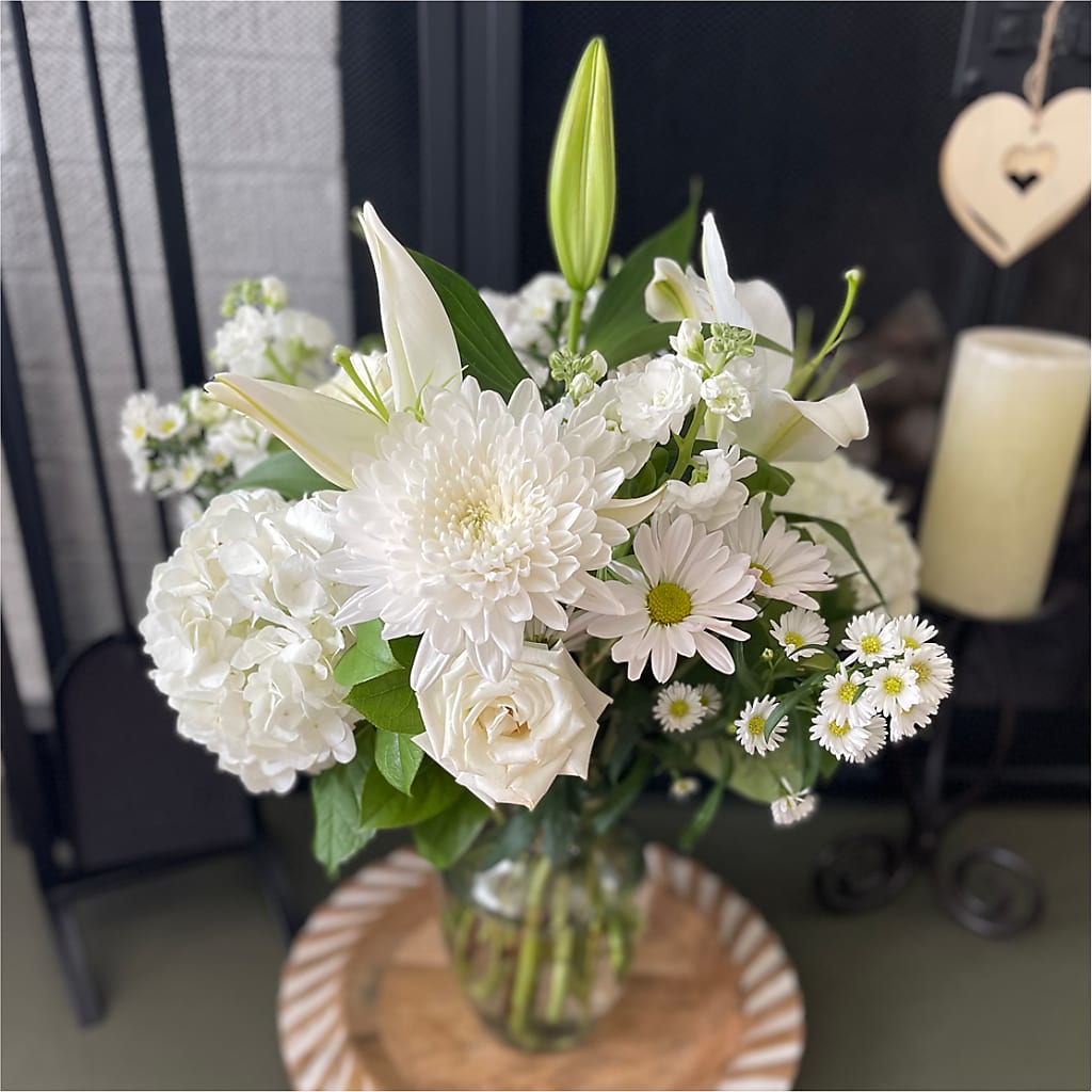 Classic Ivory – A Florist Original – BAYSORE'S FLOWER SHOP LLC, Mason OH