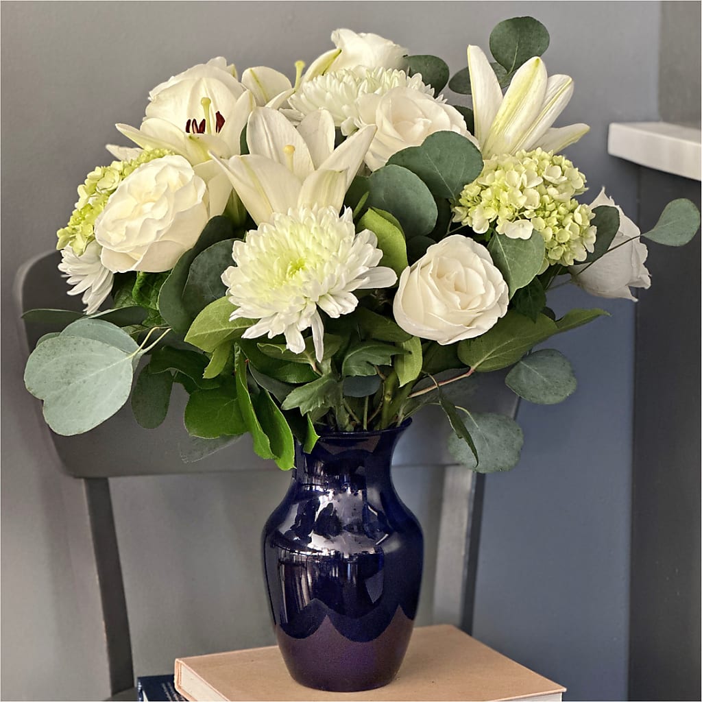 Snowy Dreams Bouquet – BAYSORE'S FLOWER SHOP LLC, Mason OH